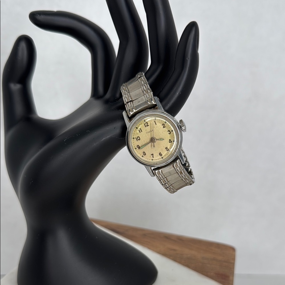 Vintage Timex Silver Watch with Cream Dial lot W4